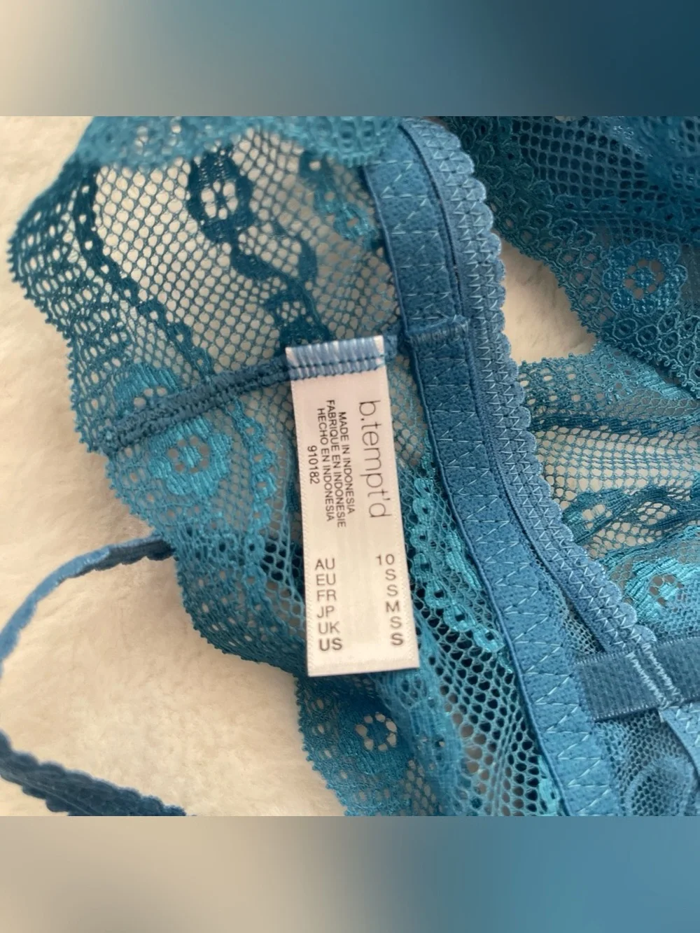 b.tempt'd by Wacoal Lace Kiss Sheer Unlined Bralette Faience blue Size S